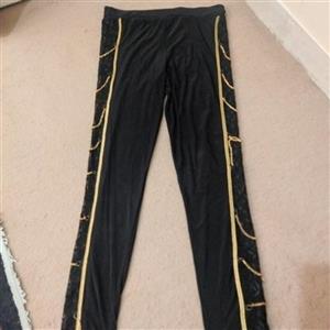 شلوار ریون مجلسی بسیار شیک با تنخور عالی جنس بسیار با کیفیت  دارای زنجیر و تور مقاوم