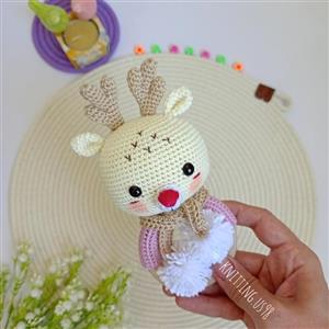 جغجغه دسته چوبی و دندانگیر گوزن بافته شده با کاموای تُرک مخصوص سیسمونی نوزاد
