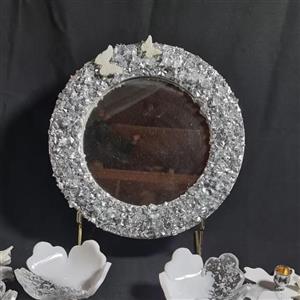 آینه سفید نقره ای قطر 30 سانتی متر تزئین شده با رزین اپوکسی