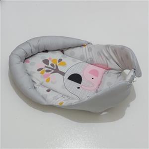 آغوشی نوزاد یا قنداق سوئیسی یا تشک سوئیسی طرح فیل و درخت دخترونه