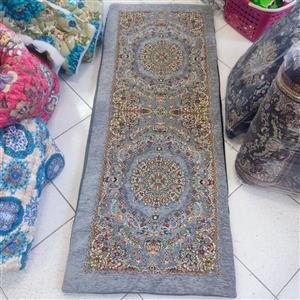 تشک کناره اتاقی  رویه مخمل نمدی تشک کناره و زیرانداز نمدی رویه مخمل شانل و آستر پشت مخمل ساده و داخل آن نمد صنعتی مرغوب