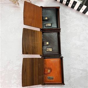 #جاکارتی  برند ferragamo\nجنس چرم طبیعی کیفیت عالی و درجه یک\nبا جعبه چوبی