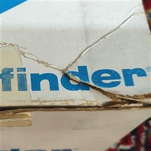 پایه رله چهارگوش  شیشه ای برند finder 11 پایه