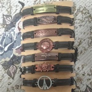 دستبند چرم مصنوعی پلاک دار