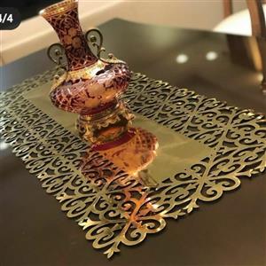 رومیزی چرم آئینه ای طلایی براق پشت استردار. طرح اسلیمی...