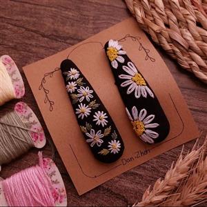 گیره تق تقی گلدوزی شده