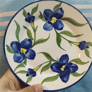 بشقاب میوه خوری سرامیکی دست ساز با طرح گل آبی زیبا و مقاوم