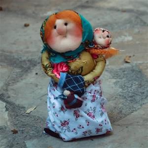 عروسک ننه صغری جورابی بچه به دوش