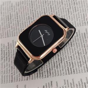 ساعت مچی طرح اپل\nبندمگنتی حصیری مشکی صفحه مشکی\nکیفیت عالی\nشش ماه  موتور\nقیمت هر عدد همکاری در فروش فقط 95 هزارتوم