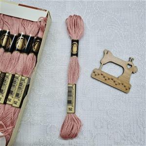 نخ گلدوزی پنگوئن  کتان رنگ کالباس کد 152