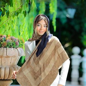 روسری حریر کرپ گارزا سرمه ای کرم قواره متوسط