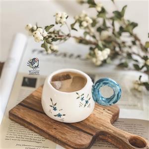 ماگ دستساز سرامیکی طرح گل آبی