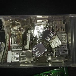 مادگی USB دانه ای