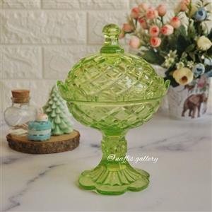 شکلات خوری بلور آنتیک رنگ سبز بیدی مدل قدیمی پایه بلند در دار 