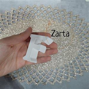 استند خام بتنی حرف F، اسم بی رنگ ، قابلیت رنگ آمیزی با رنگ اکرلیک، جنس پودر بتن هنری دلتا