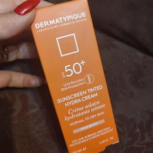 کرم ضدآفتاب رنگی