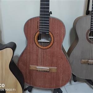گیتار  آنتونیو سزار پلاس حرفه ای
