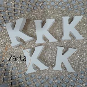 استند خام بتنی حرف K، اسم بی رنگ ، قابلیت رنگ آمیزی با رنگ اکرلیک، جنس پودر بتن هنری دلتا