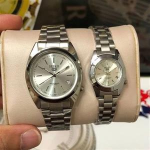 ست ساعت سیکو بنداستیل نقره ای صفحه مشکی درجه یک -