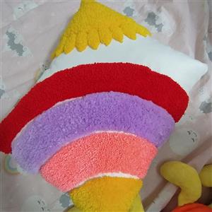کوسن طرح خورشید و رنگین کمان پانچ دوزی