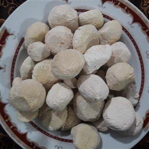 کشک محلی فراوری شده از  دوغ محلی از شیر  گاو محلی از منطقه کوهستانی سوادکوه