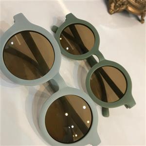 عینک کودک جنس کائوچویی در دو رنگ سبزآبی و آبی استاندارد و نشکن