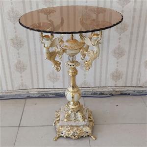 میز خاطره برنزی مدل فرشته پایه سنگی فورتیک استاتیک کرم طلا کد