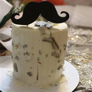 مینی کیک خامه ای نیم کیلویی مناسب برای 4 تا5نفربافیلینگ موزوگردووگاناش شکلاتی