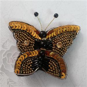 سنجاق سینه جواهردوزی طرح پروانه