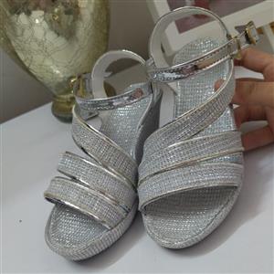 کفش مجلسی دخترانه رنگ نقره ای