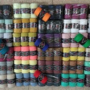 نخ تریکو مارک دیوا رنگ جگری با کشسانی بالا و ضخامت یکسان و یکدست