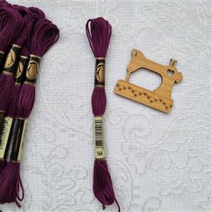 نخ گلدوزی پنگوئن  کتان رنگ بادمجانی کد 154