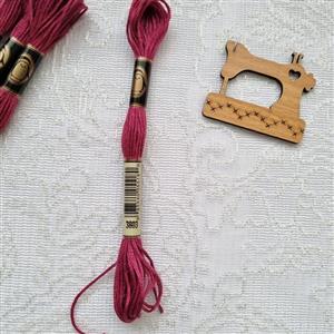 نخ گلدوزی پنگوئن  کتان رنگ بنفش ارغوانی کد 3803