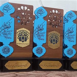 تندیس هدیه چوبی دو رنگ با طرح و لوگوی دلخواه شما