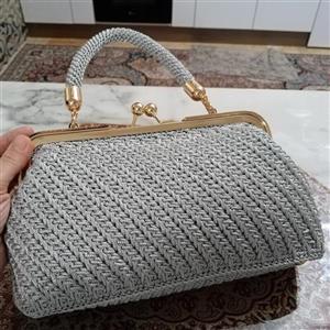 کیف مجلسی منگو دست بافت تیغ ماهی نقره ای