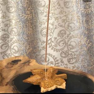 جاعودی چوبی طرح برگ چنار ساخته شده از چوب خوش رنگ و نقش توت کاربردی و تزیینی
