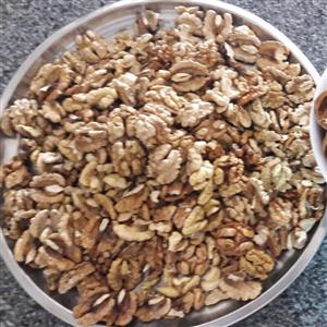 مغز گردو  ی امسال تازه و خوش مزه و طعم و سفید شهرستان مرند