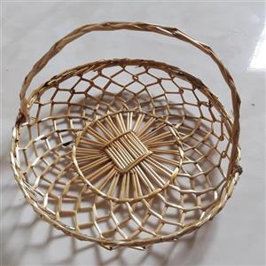 سبد حصیری کوچک دسته دار با کیفیت