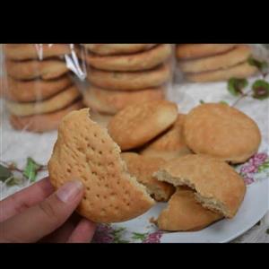 کلوچه سنتی با طعم هل و زنجبیل با بافت عالی و طعم بسیار لذیذ 500 گرمی