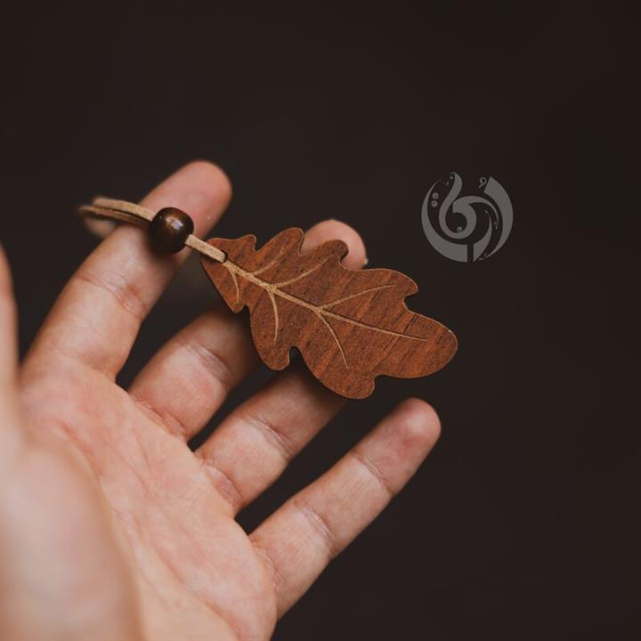 آویز برگ پاییزی