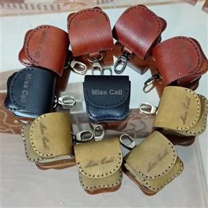 کیف هندزفری بلوتوث .تهیه شده از چرم طبیعی مناسب هدیه دادن و استفاده روزمره