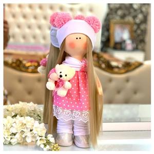 عروسک روسی با کلاه قرمز