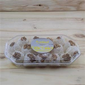 باسلوق با پودر نارگیل و مغز گردو (سورینت) در بسته بندی طلقی با وزن 570 گرمی خوشمزه و دلچسپ. مناسب برای پذیرایی و چای