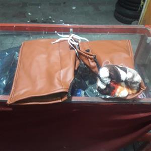 دستکش رو فرمانی چرمی داخل پتو