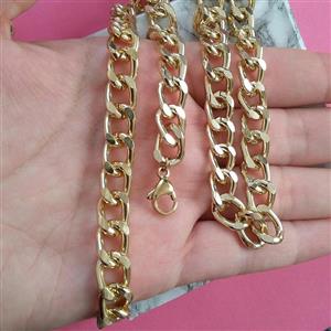 گردنبند کارتیر طلایی رنگ ثابت با زنجیر آلومینیومی و قفل استیل و جعبه هدیه