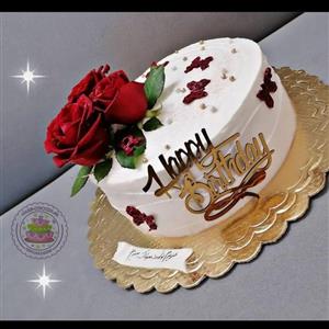 کیک عاشقانه با گل طبیعی