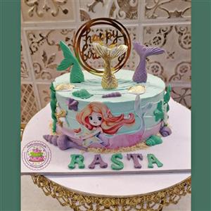کیک زیبای پری دریایی با فلینگ موز و گردو و کرم فندق