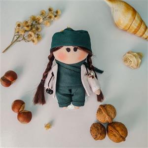 عروسک روسی پزشک یا خانم دکتر جای سوییچی (11 سانتی‌متری)