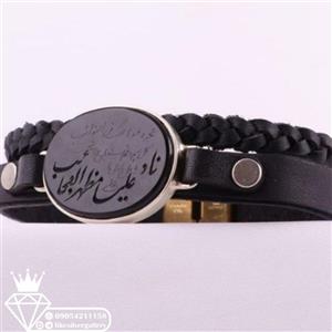 دستبند چرم طبیعی اصل نگین عقیق مشکی خطی منقش به ناد علی (ع)