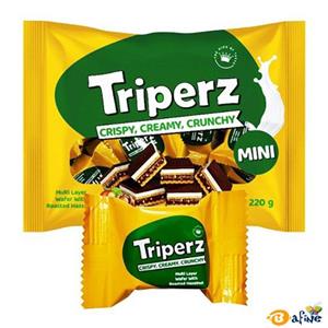 ویفر شیری فندقی با تکه های فندق و روکش شکلات شیری تریپرز - 25 گرم بسته 20 عددی